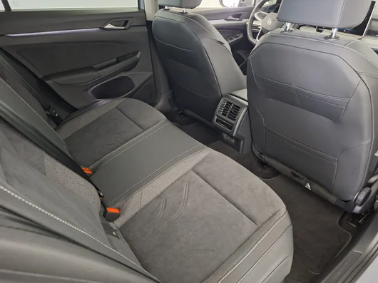 Bild eines Golf Variant Business mHeV DSG