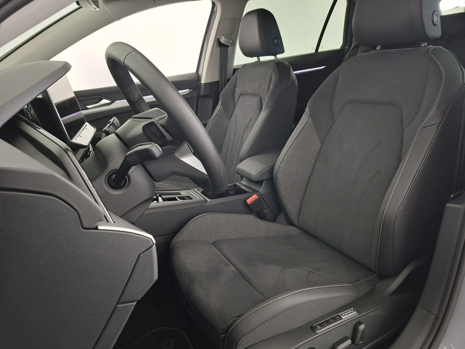 Bild eines Golf Variant Business mHeV DSG