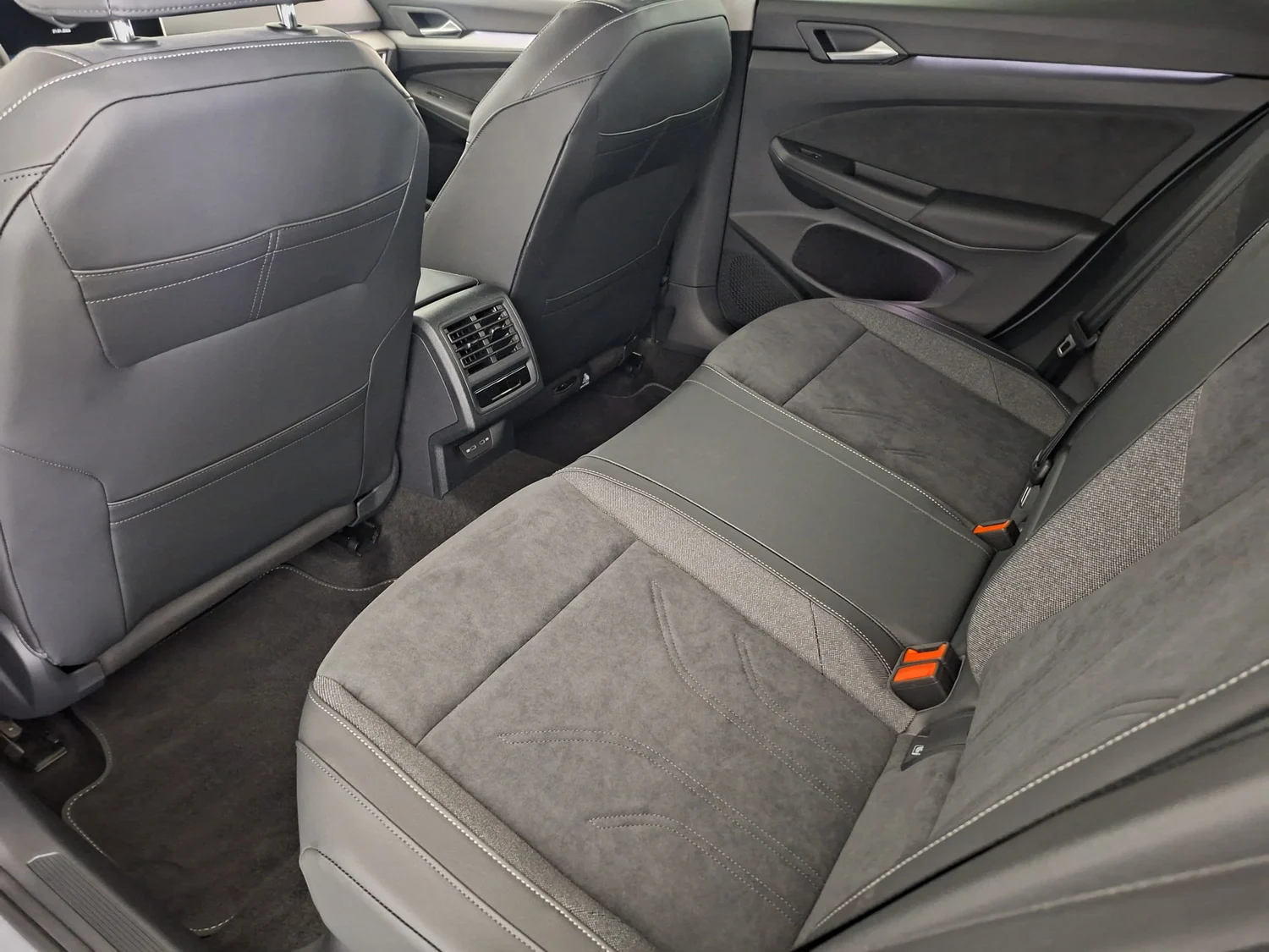 Bild eines Golf Variant Business mHeV DSG