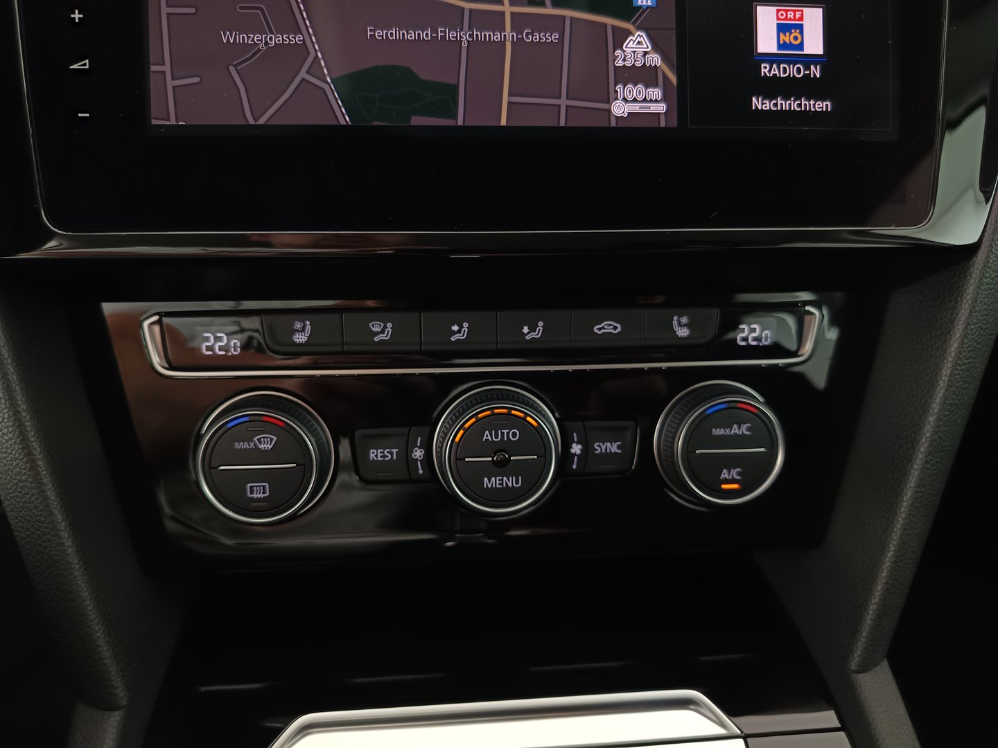 VW Passat Variant Highline TDI SCR DSG | Bild 27 von 33