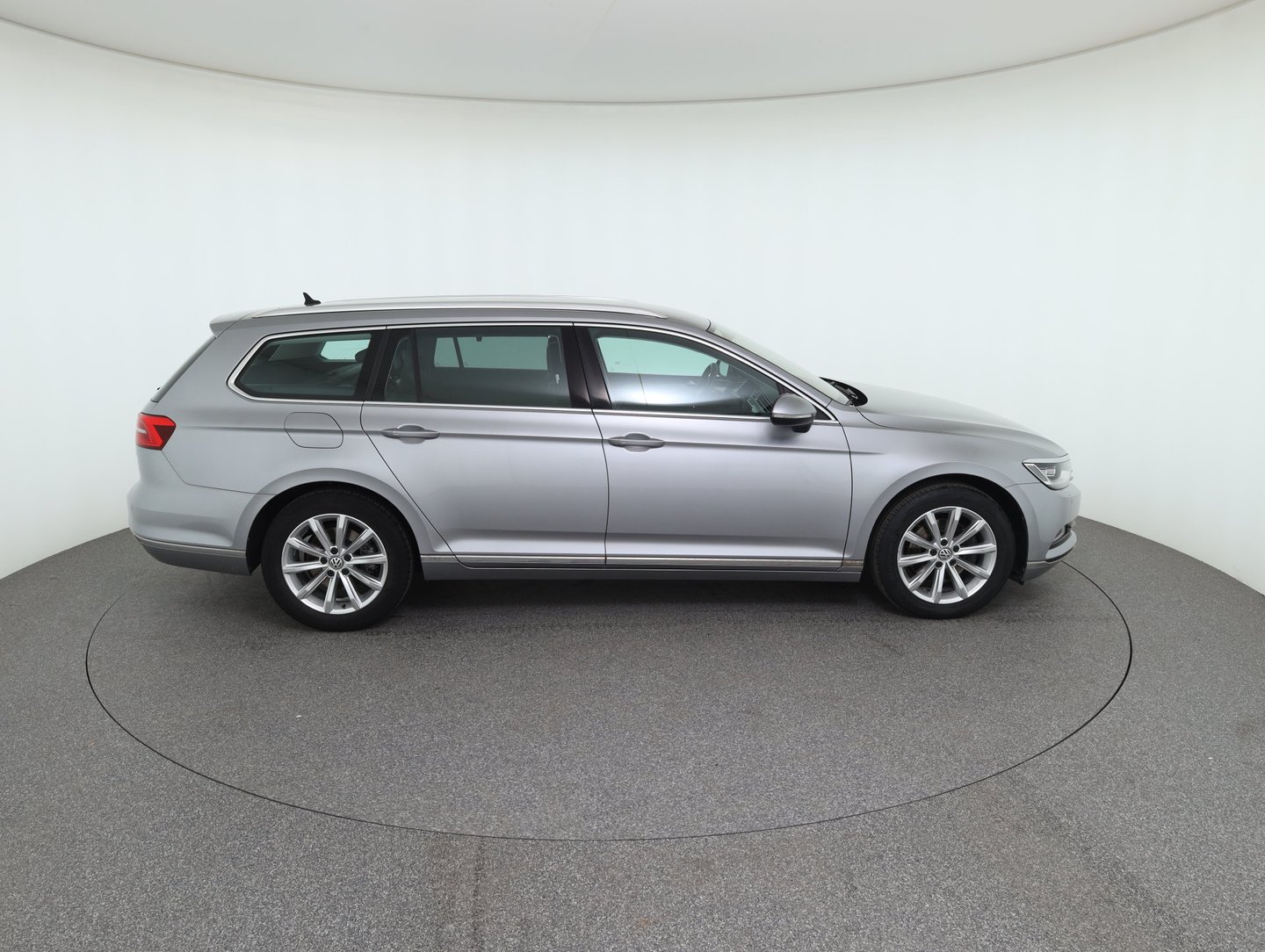 VW Passat Variant Highline TDI SCR DSG | Bild 4 von 33