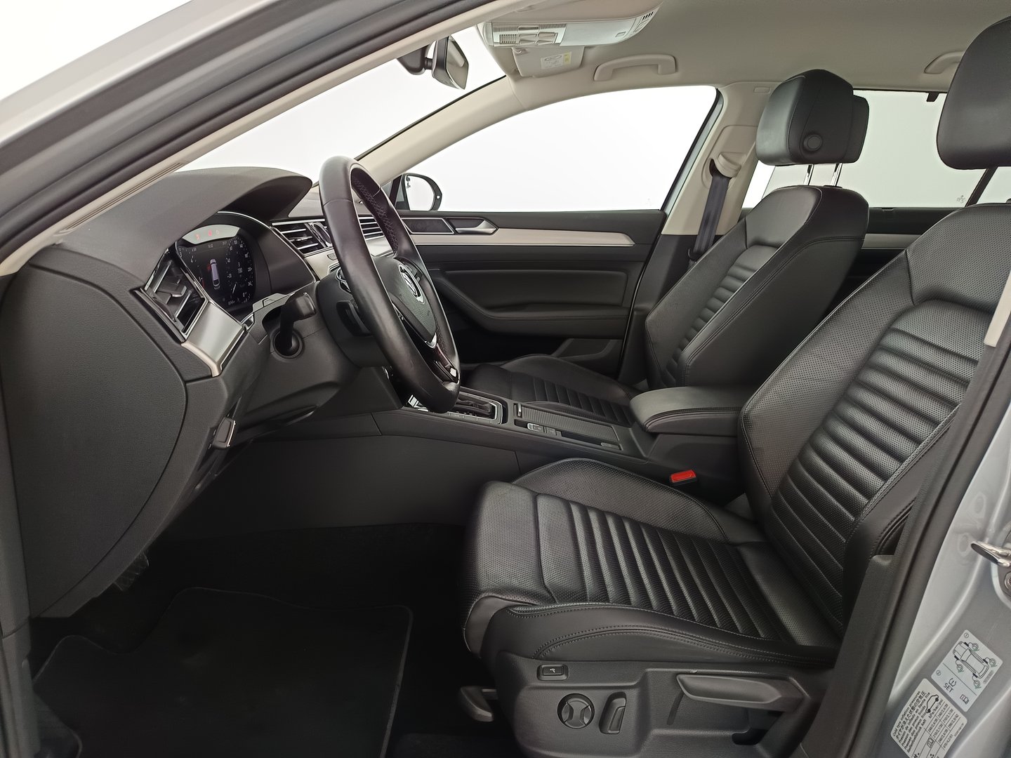 VW Passat Variant Highline TDI SCR DSG | Bild 13 von 33