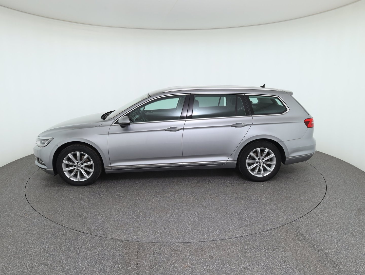 VW Passat Variant Highline TDI SCR DSG | Bild 8 von 33