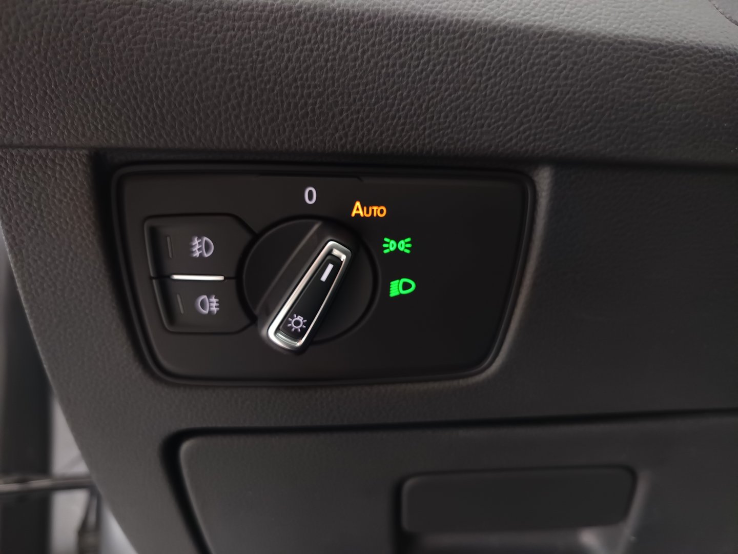 VW Passat Variant Highline TDI SCR DSG | Bild 12 von 33