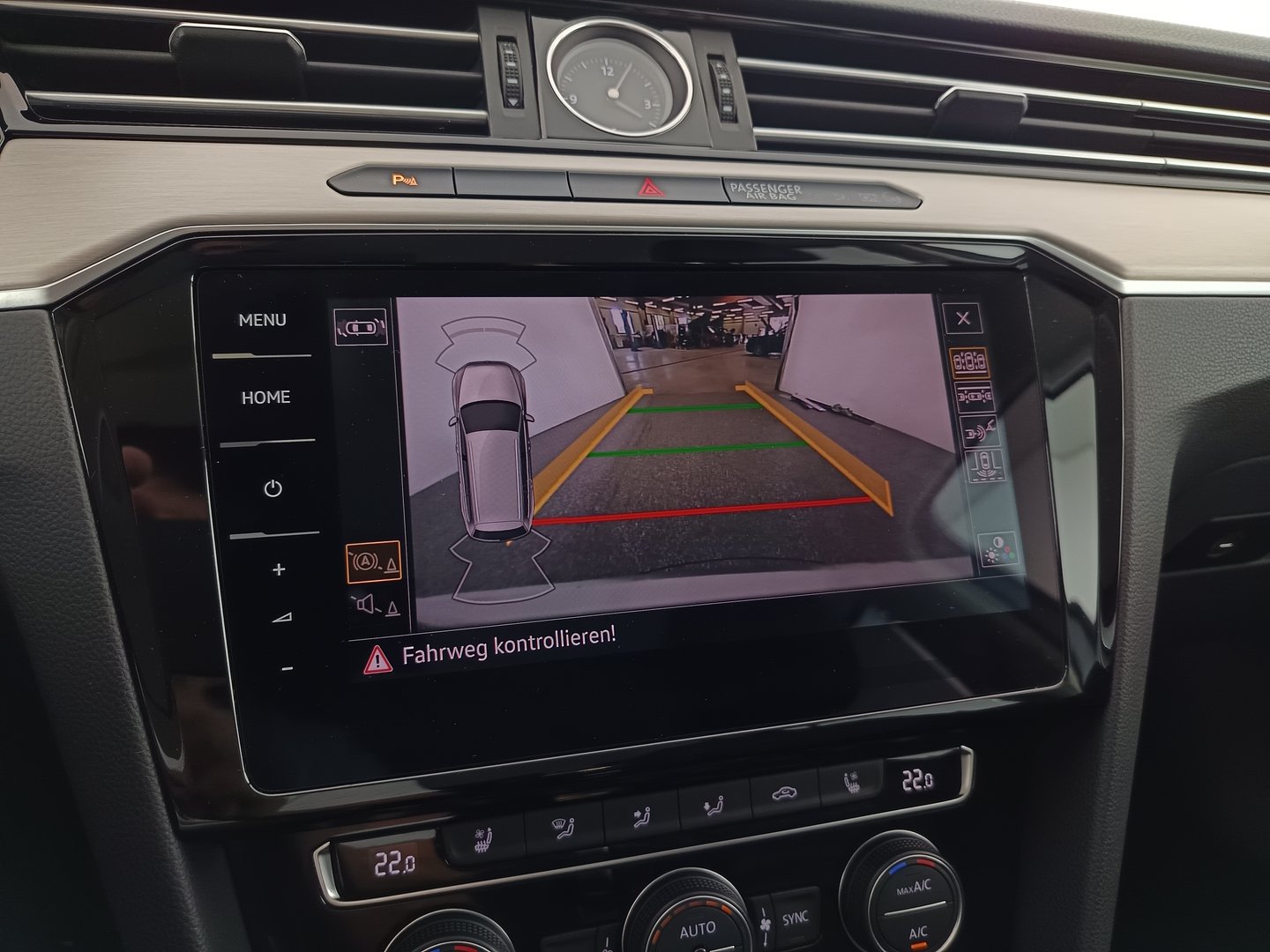 VW Passat Variant Highline TDI SCR DSG | Bild 24 von 33