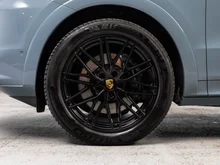 Porsche Cayenne E-Hybrid Coupé in arktikgrau