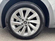 Škoda Octavia Combi Selection TDI DSG in 5X Graphite-Grau Metallic