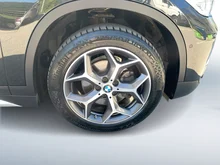 BMW X1 xDrive18d Aut. in schwarz - metallic