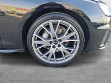 Audi A4 Avant 40 TDI quattro S line in mythosschwarz metallic