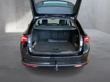 Škoda Octavia Combi Selection TSI mHEV DSG in Black-Magic Perleffekt