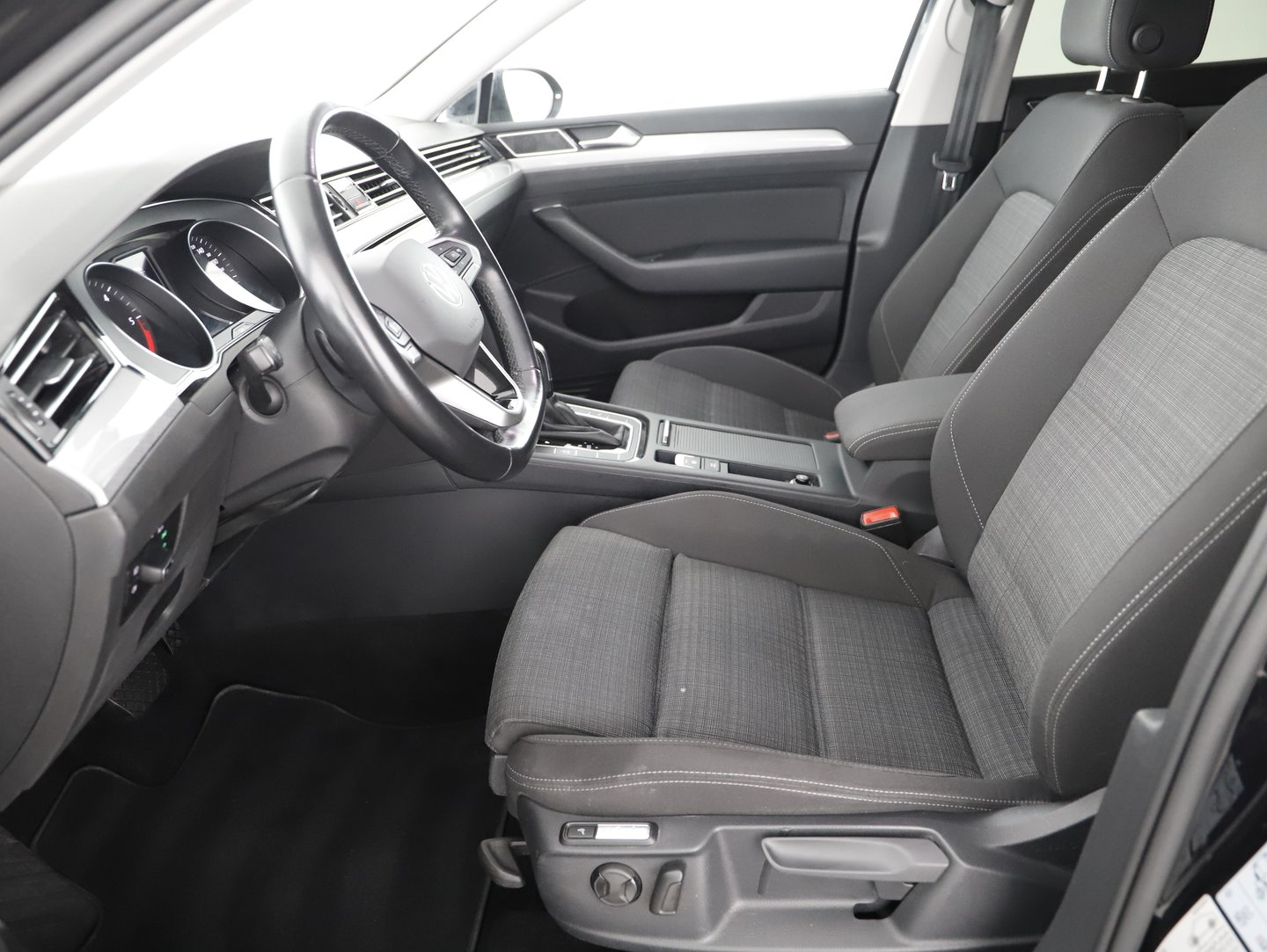 VW Passat Variant Business TDI DSG | Bild 4 von 23