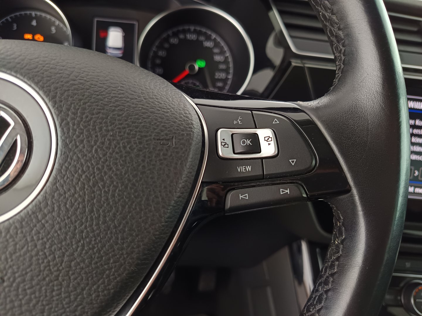 VW Touran Highline TSI DSG | Bild 17 von 36