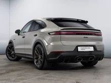 Porsche Cayenne Turbo E-Hybrid Coupé "GT-Paket" in kreide