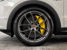 Porsche Cayenne Turbo E-Hybrid Coupé "GT-Paket" in kreide