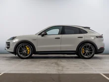 Porsche Cayenne Turbo E-Hybrid Coupé "GT-Paket" in kreide