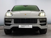 Porsche Cayenne Turbo E-Hybrid Coupé "GT-Paket" in kreide