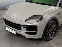 Porsche Cayenne Turbo E-Hybrid Coupé "GT-Paket" in kreide