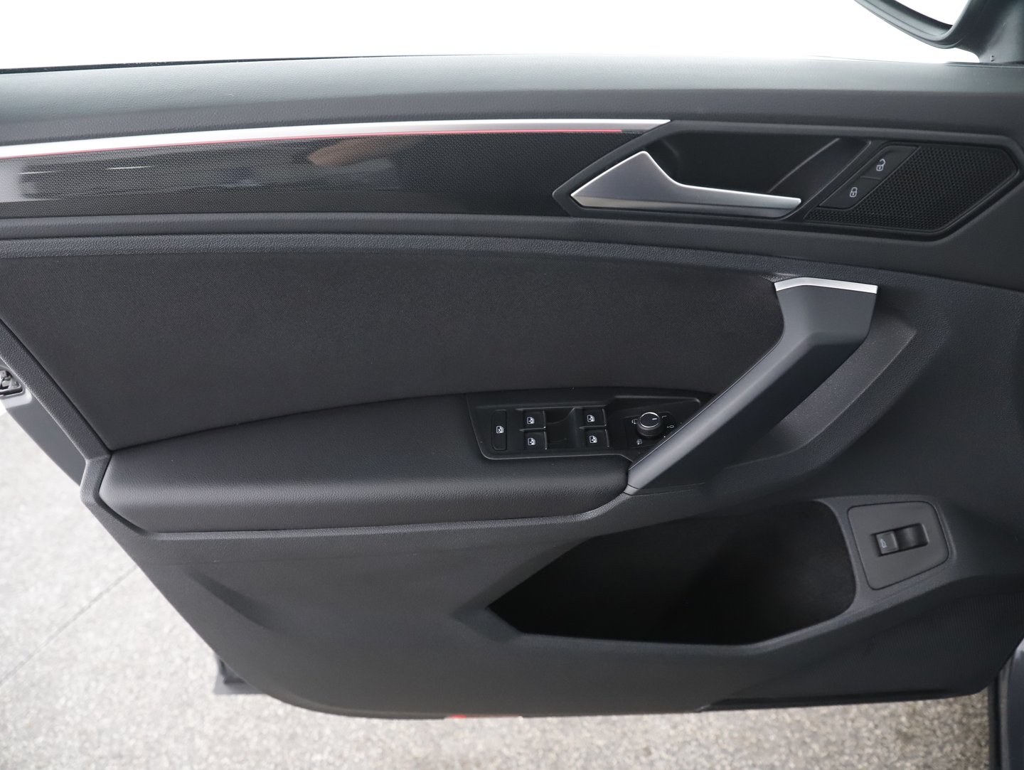 VW Tiguan Elegance TDI DSG | Bild 10 von 30