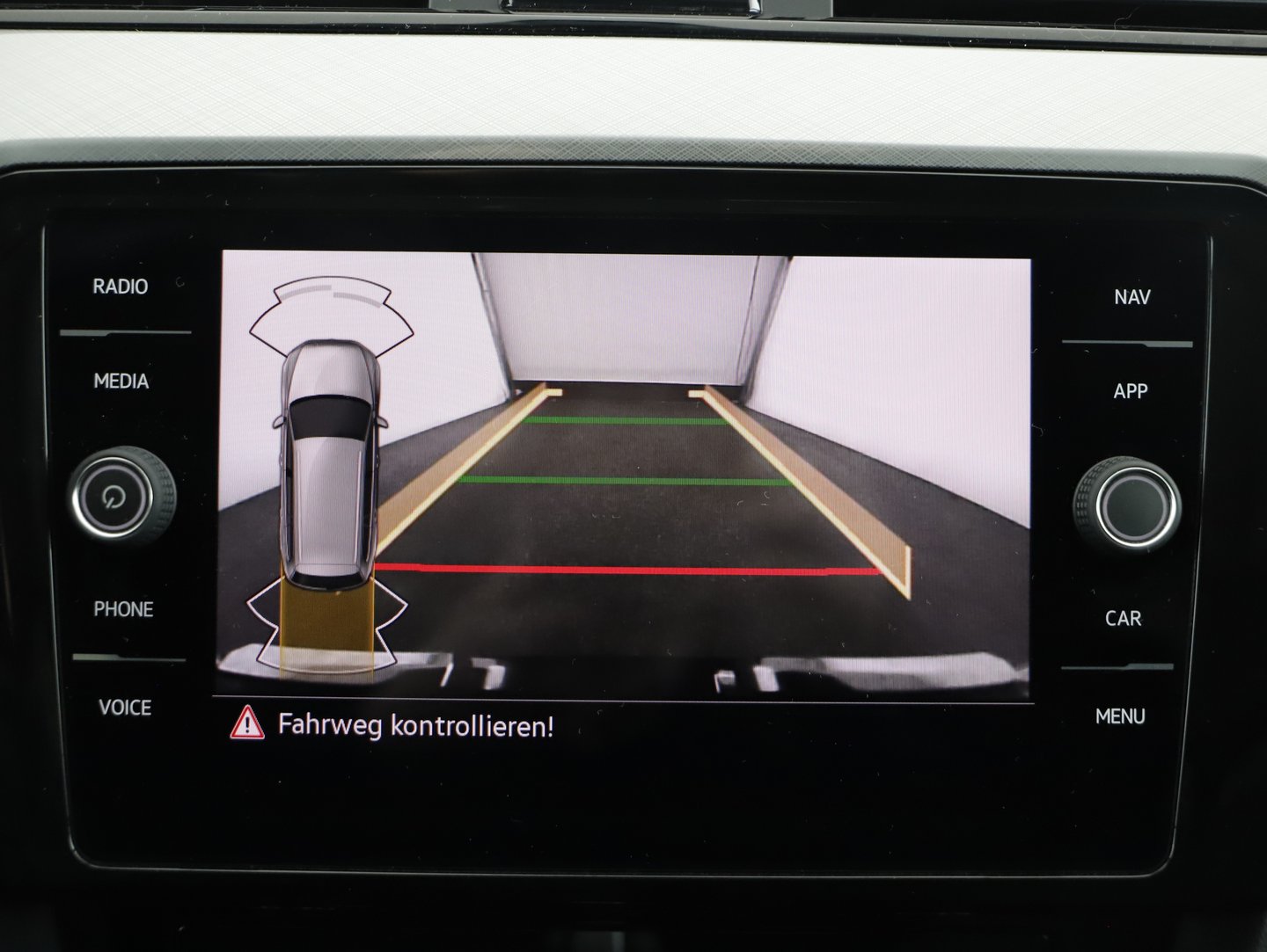 VW Passat Variant Business TDI DSG | Bild 15 von 24