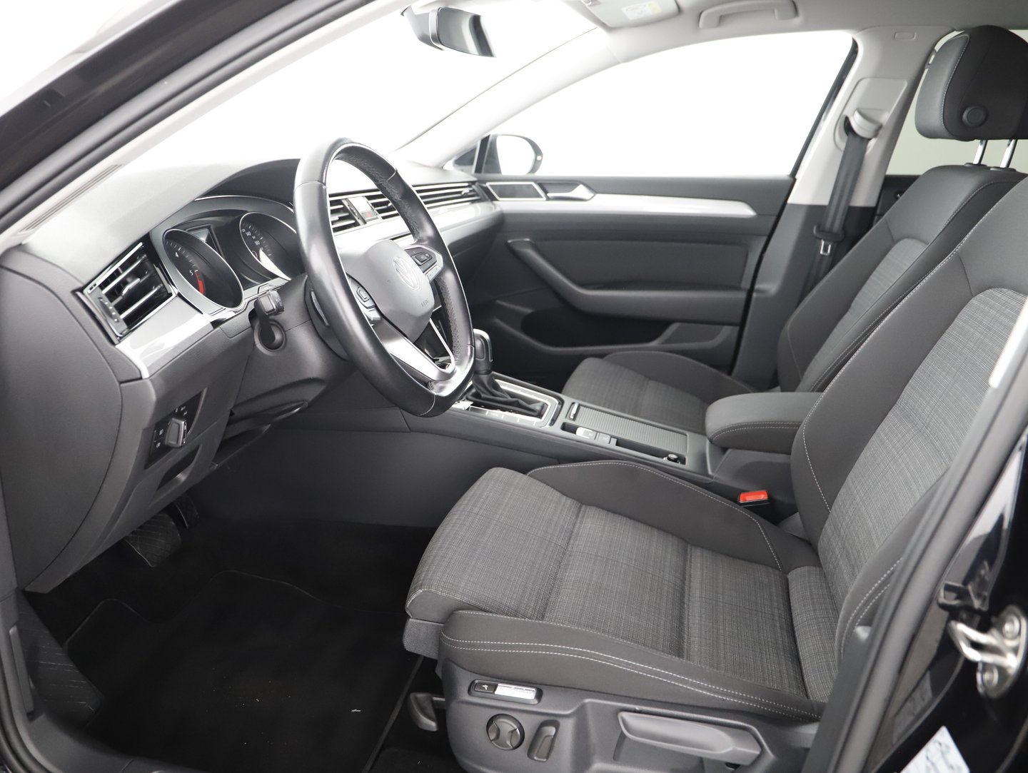 VW Passat Variant Business TDI DSG | Bild 8 von 24