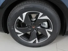 CUPRA Tavascan 210kW/286PS in Tavascan-Blau Metallic