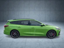 Ford Focus Traveller ST X in mean green met.