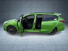 Ford Focus Traveller ST X in mean green met.
