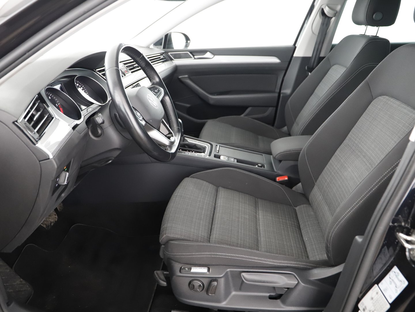 VW Passat Variant Business TDI DSG | Bild 4 von 23