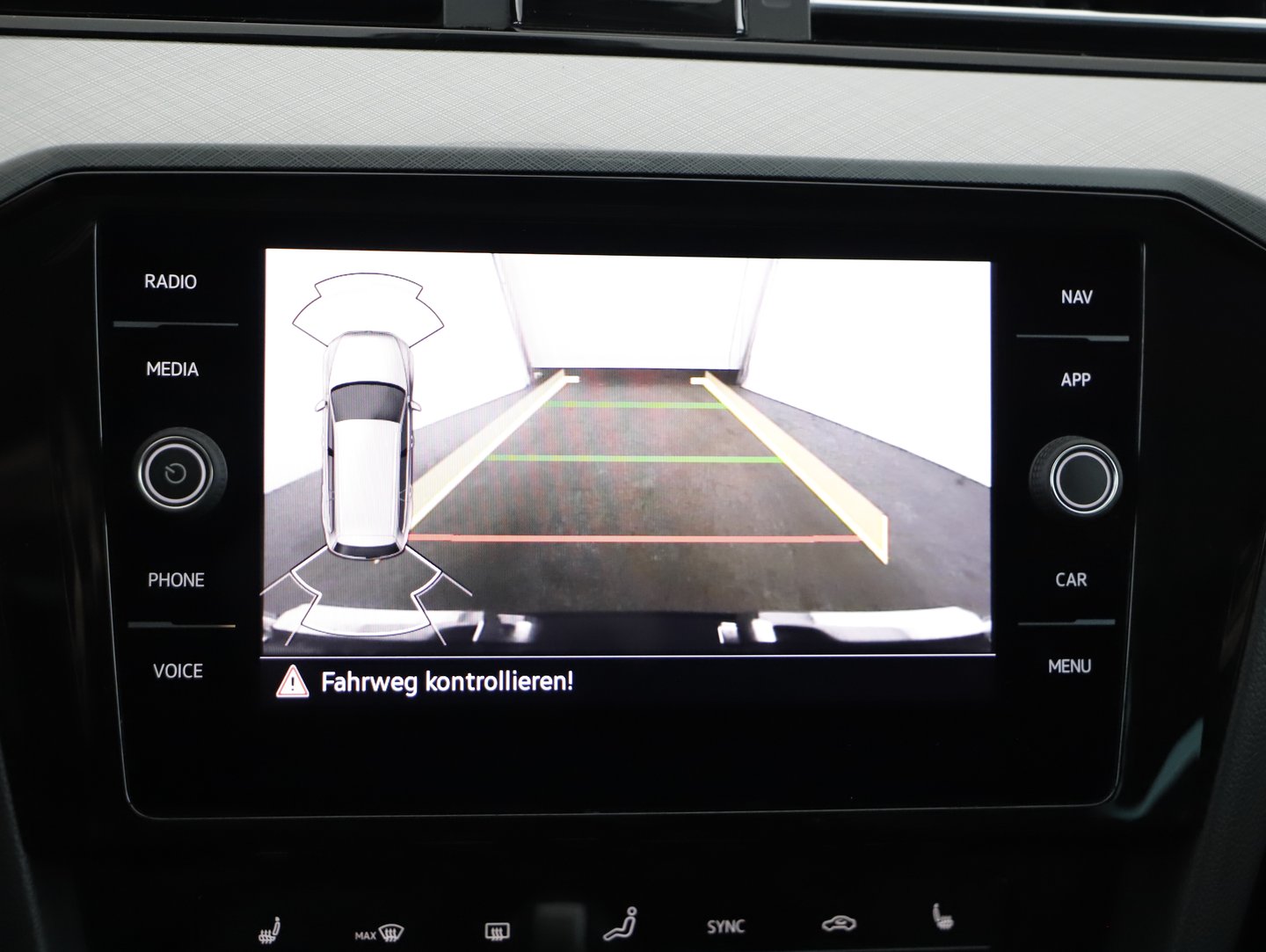 VW Passat Variant Business TDI DSG | Bild 15 von 23