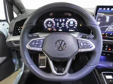 VW Golf Sport mHEV TSI DSG in Crystal Ice Blue Metallic Dach Schwarz