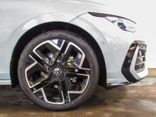 VW Golf Sport mHEV TSI DSG in Crystal Ice Blue Metallic Dach Schwarz