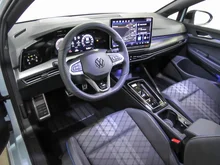 VW Golf Sport mHEV TSI DSG in Crystal Ice Blue Metallic Dach Schwarz