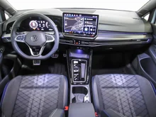 VW Golf Sport mHEV TSI DSG in Crystal Ice Blue Metallic Dach Schwarz