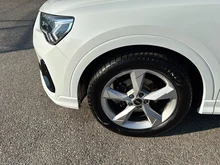 Audi Q3 35 TDI S line exterieur in 2Y Gletscherweiß Metallic