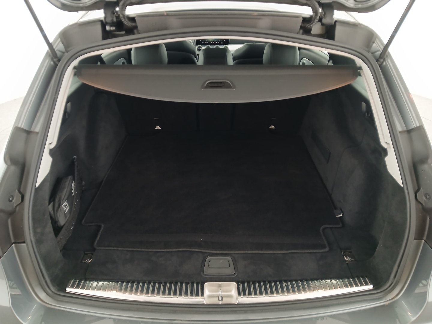 Mercedes E 200 d T Aut. | Bild 24 von 28