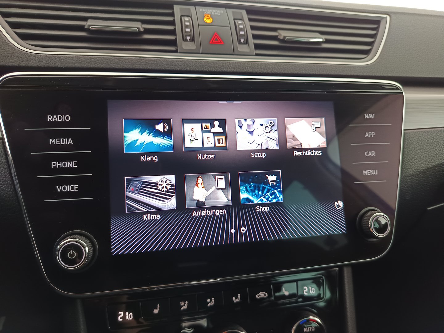Škoda SUPERB Combi Style TDI DSG | Bild 21 von 34