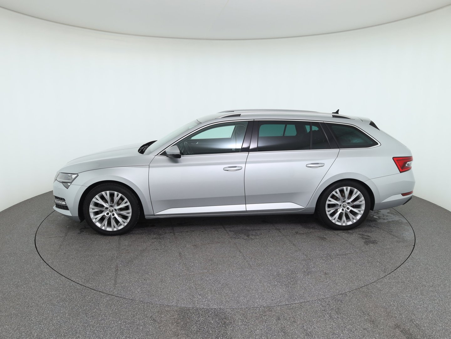 Škoda SUPERB Combi Style TDI DSG | Bild 9 von 34