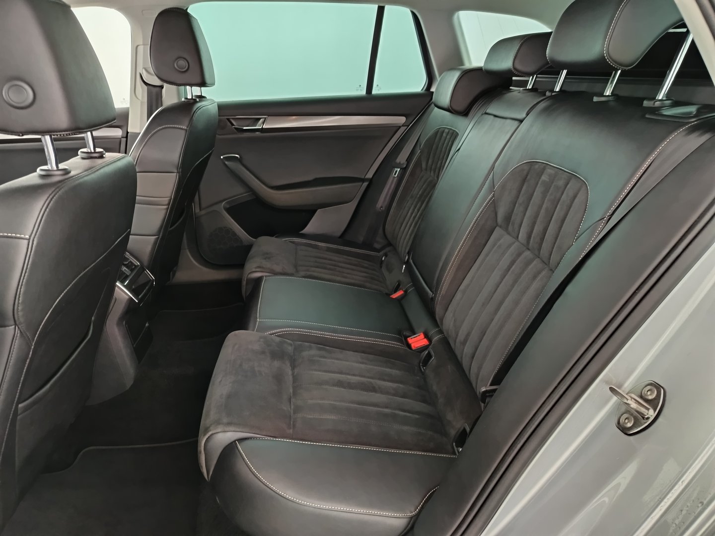 Škoda SUPERB Combi Style TDI DSG | Bild 28 von 34