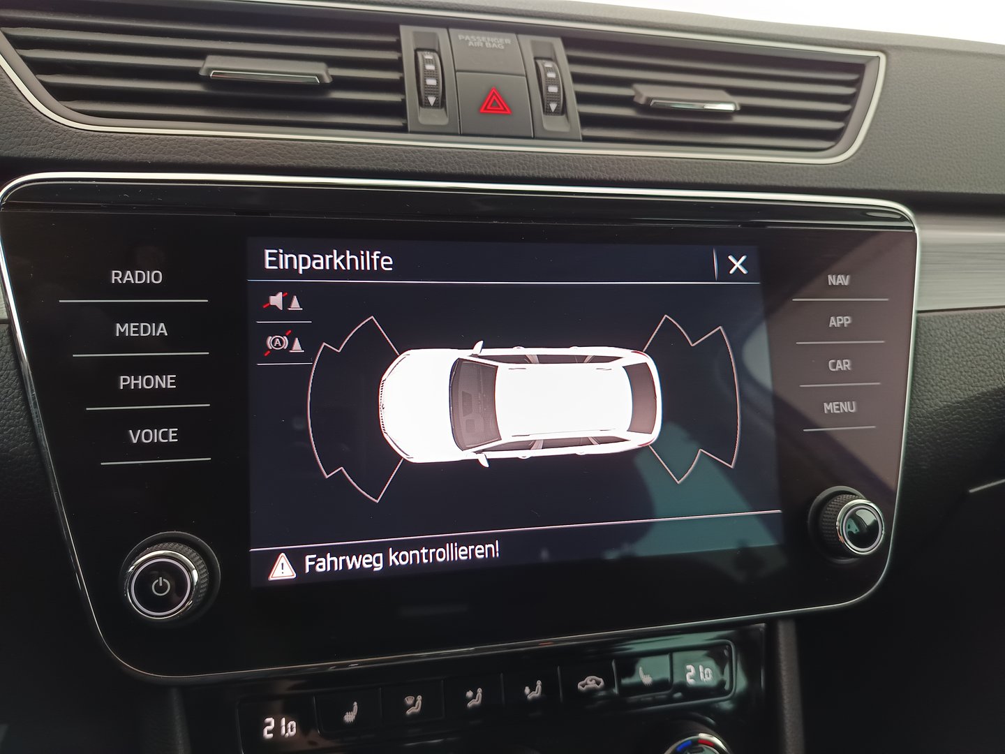 Škoda SUPERB Combi Style TDI DSG | Bild 25 von 34