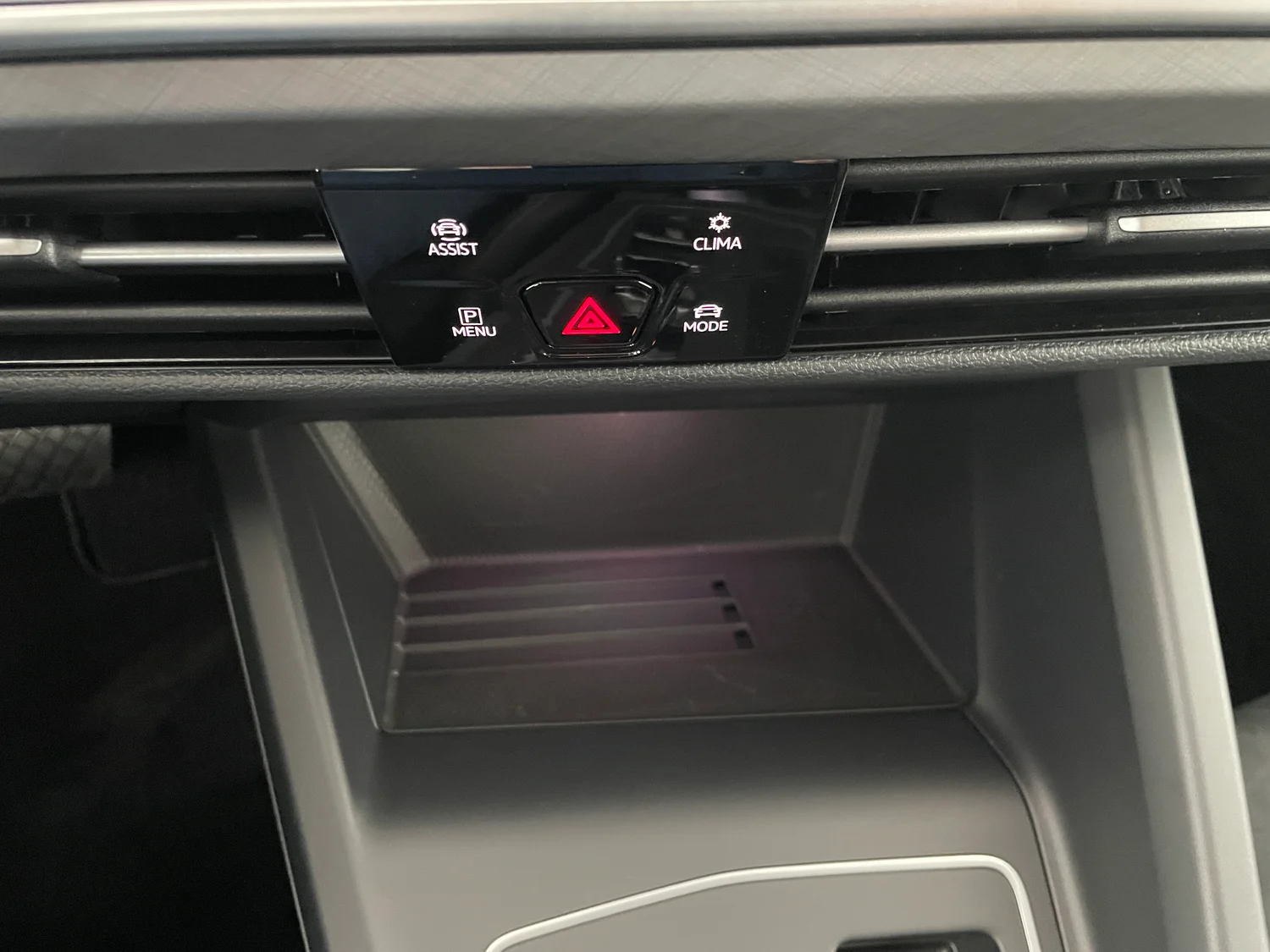 Bild eines VW Golf Variant Business mHeV TSI DSG