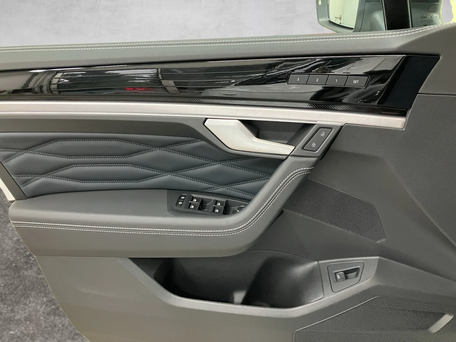 Bild eines VW Touareg R-Line TDI 4M. Final Edition