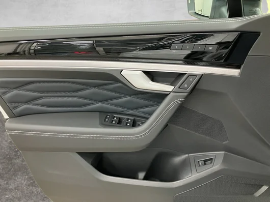 Bild eines VW Touareg R-Line TDI 4M. Final Edition