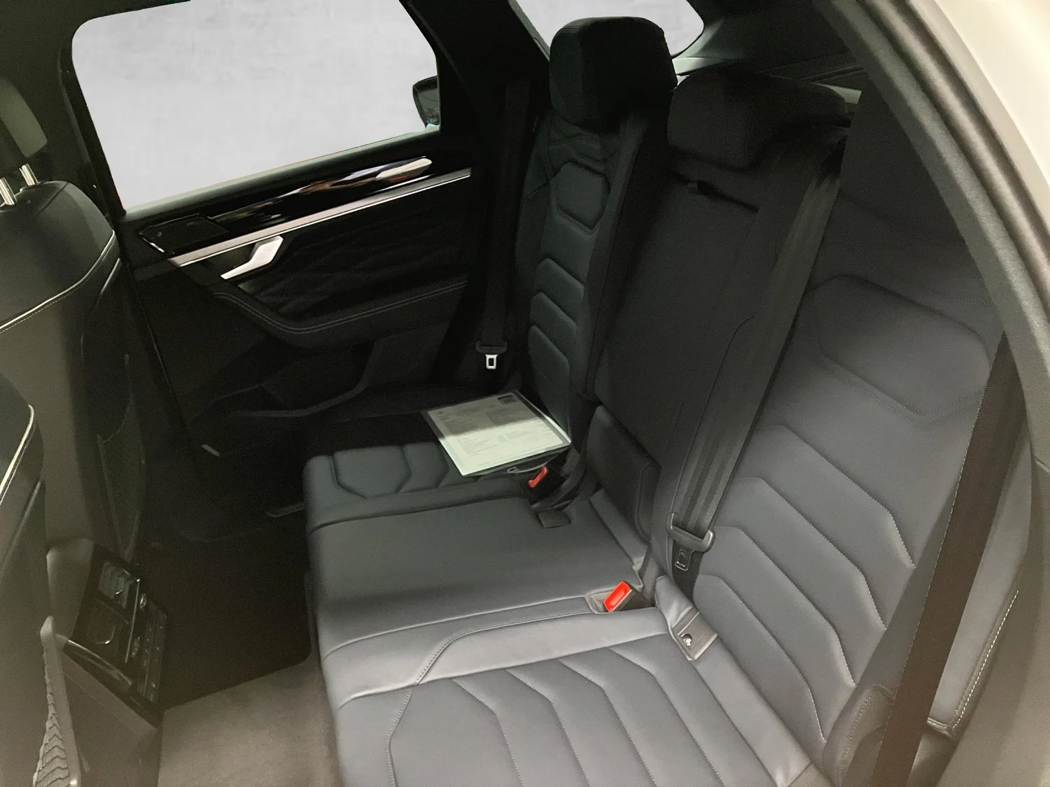 Bild eines VW Touareg R-Line TDI 4M. Final Edition