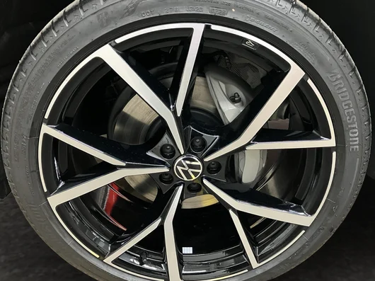 Bild eines VW Touareg R-Line TDI 4M. Final Edition