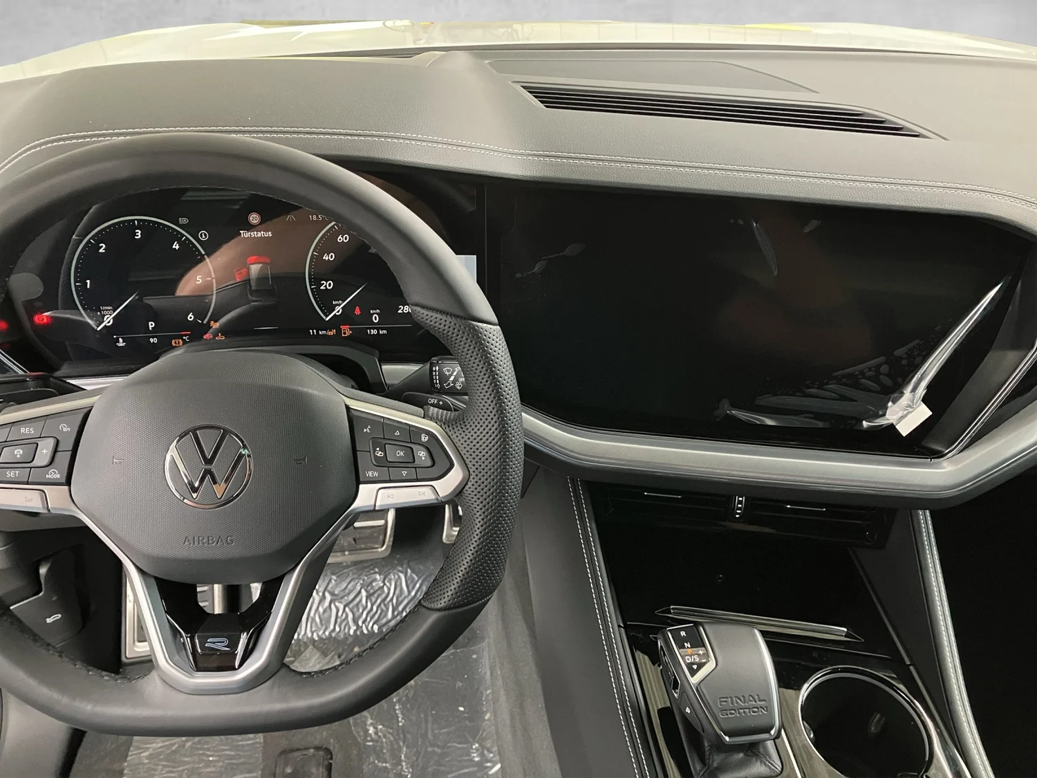 Bild eines VW Touareg R-Line TDI 4M. Final Edition
