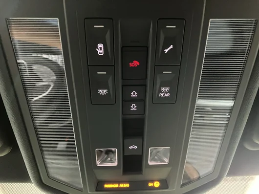 Bild eines VW Touareg R-Line TDI 4M. Final Edition