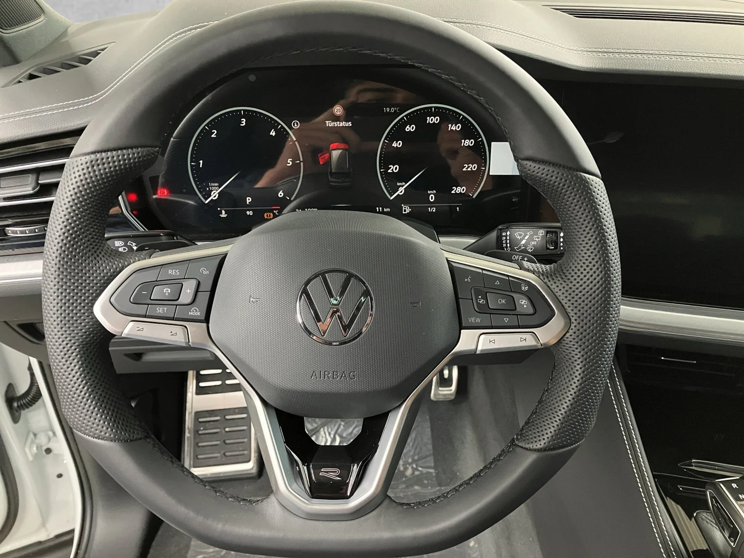 Bild eines VW Touareg R-Line TDI 4M. Final Edition