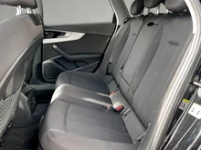 Audi A4 Avant 30 TDI in brillantschwarz Klar