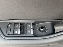 Audi A4 Avant 30 TDI in brillantschwarz Klar