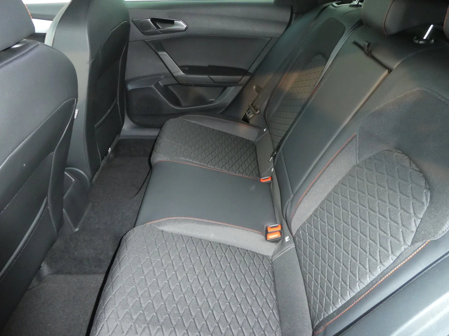 Bild eines SEAT Leon SP Kombi FR 1.5 eTSI DSG 115 PS